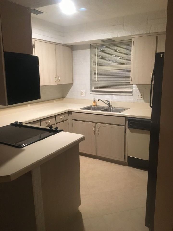 1309 Sunland Rd - Photo 3 of 9