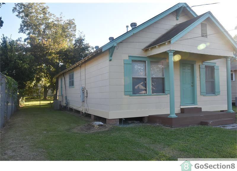 1753 Roberts Ave - Photo 2 of 11