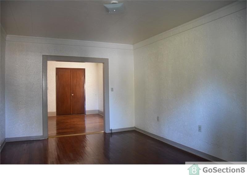 1753 Roberts Ave - Photo 3 of 11