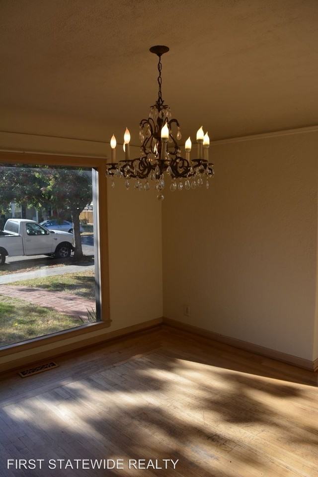 2226 Coastland Ave - Photo 2 of 9