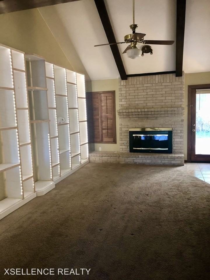 12202 Violet St - Photo 3 of 9