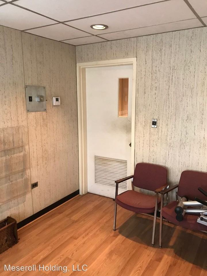 4419 Falls Rd - Photo 3 of 13