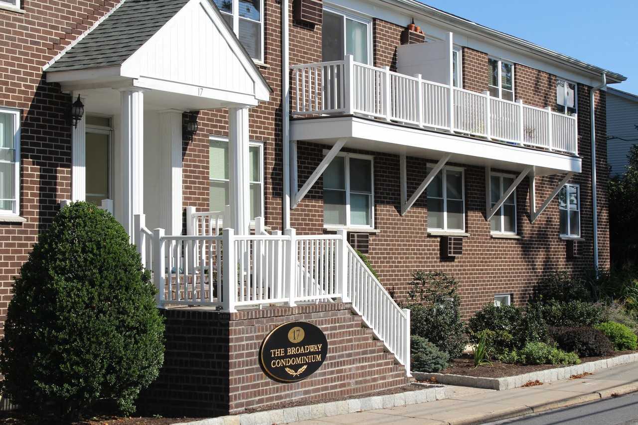 17 Broadway #2K - Photo 2 of 9