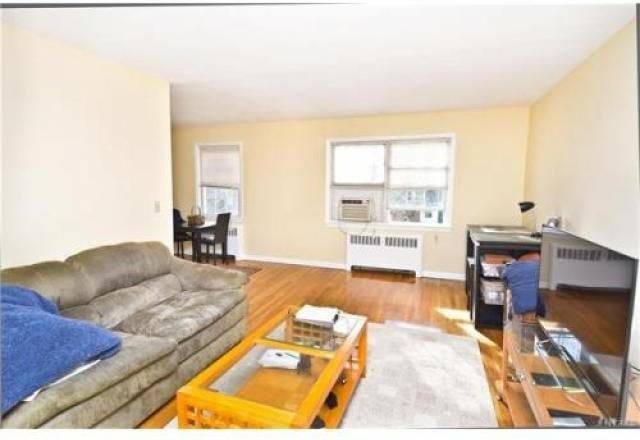 186 Pinewood Rd - Photo 3 of 6