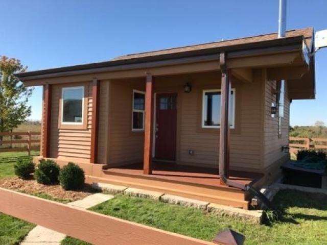 1906 Fairview Dr - Photo 2 of 6