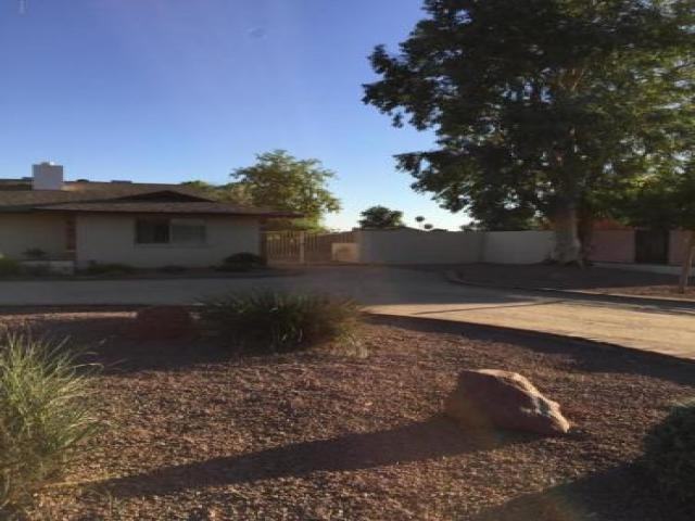 5527 W Paradise Ln - Photo 3 of 6