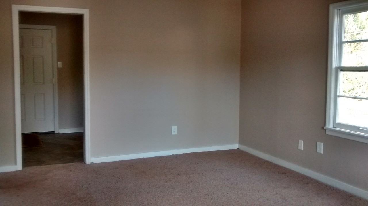 1004 17th Pl SW - Photo 3 of 5
