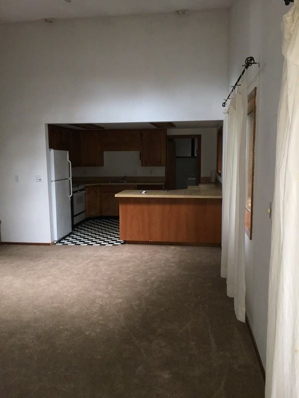 145 Howe St - Photo 3 of 12