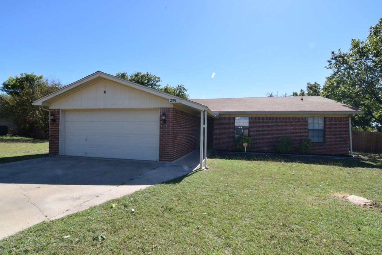 209 Brandy Loop - Photo 2 of 16