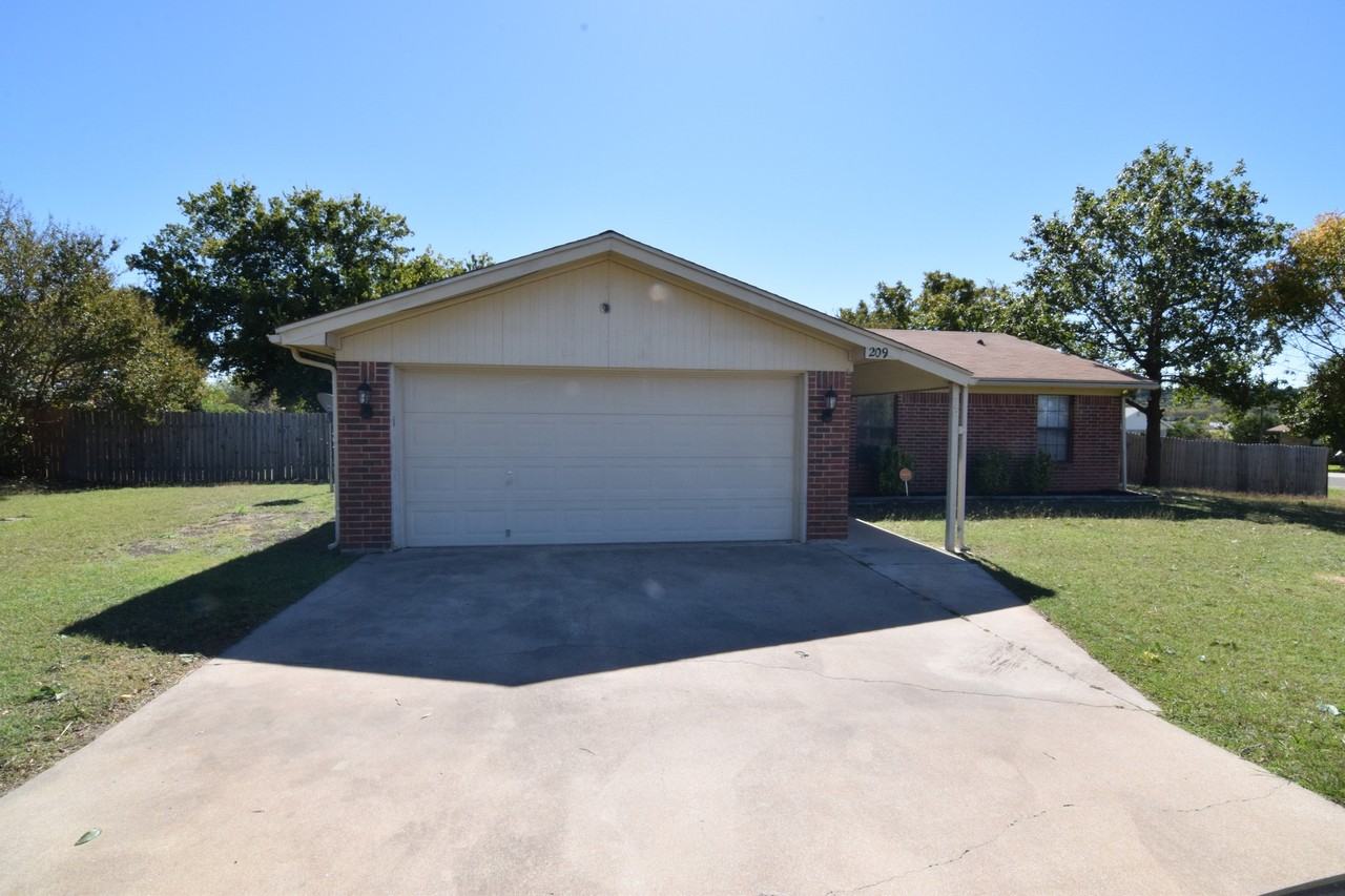 209 Brandy Loop - Photo 3 of 16