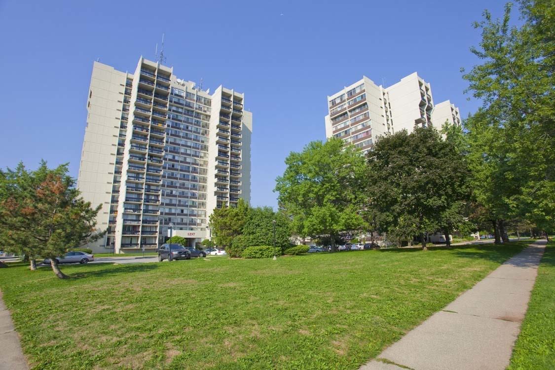 White Oaks Apartments 1297 Marlborough Ct, Oakville, ON L6H 2S1 Zumper