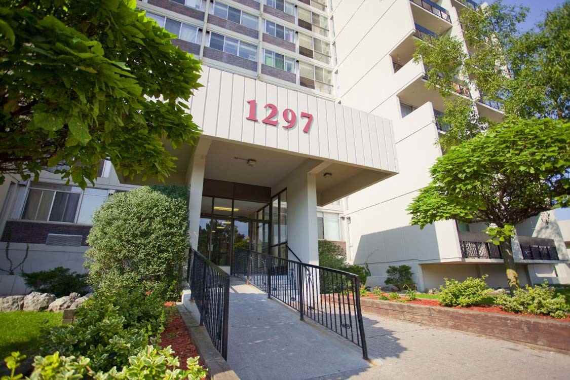 White Oaks Apartments 1297 Marlborough Ct, Oakville, ON L6H 2S1 Zumper