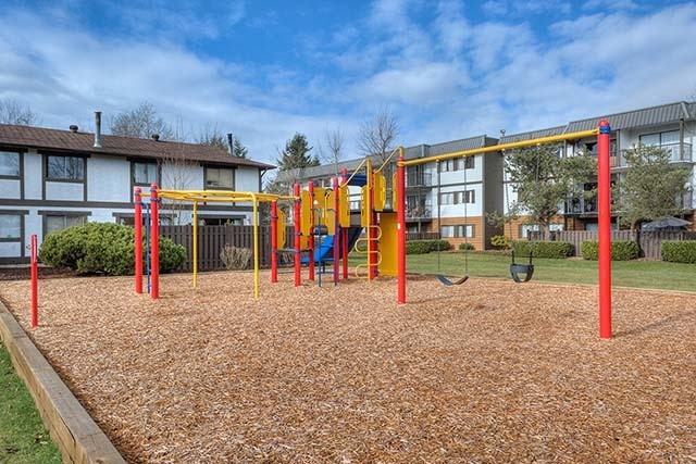Berry Road Apartments - Photo 3 of 10