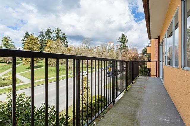 Park Villa Apartments - Photo 3 of 10