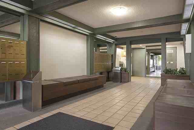 Niagara Court Apartments - Photo 2 of 6