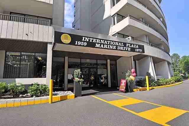 International Plaza Apartments - Photo 3 of 10