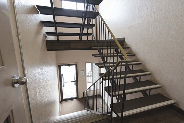 615 Confederation Drive Apartments - Photo 3 of 10