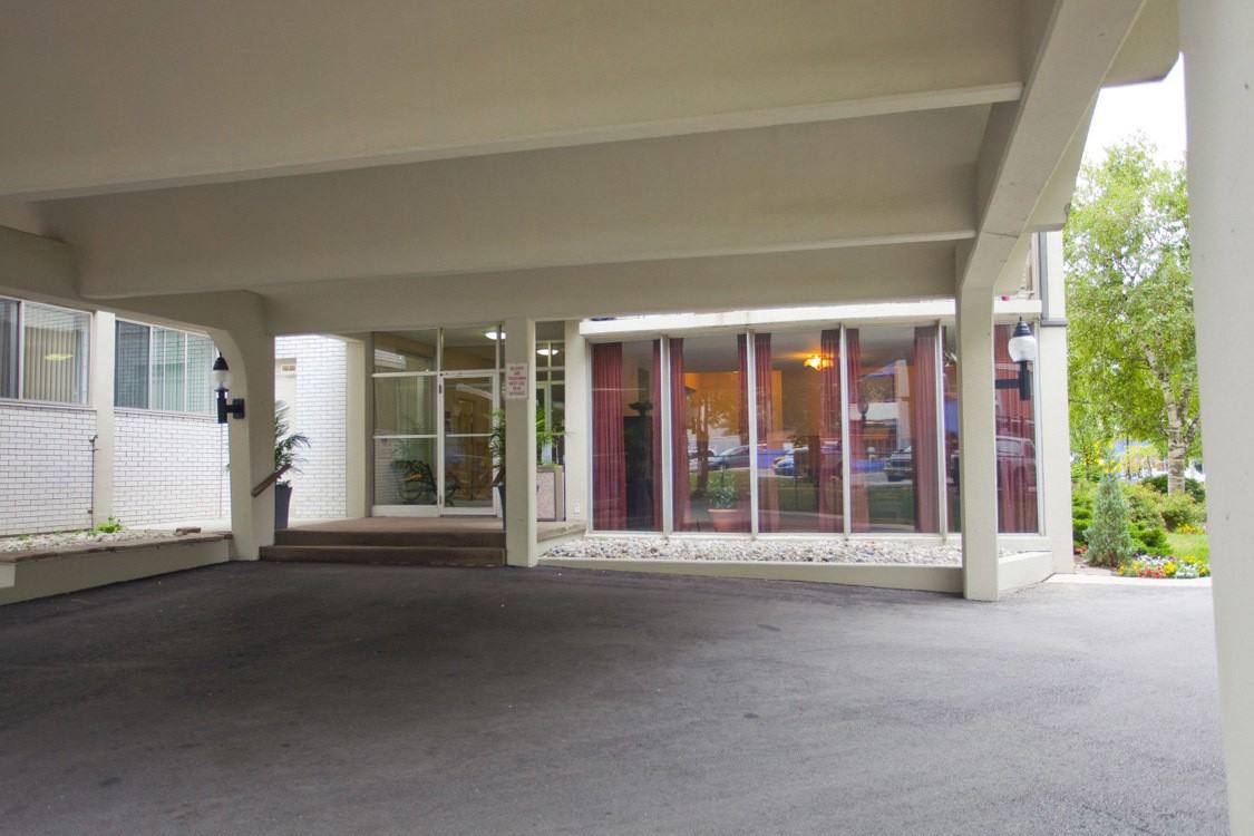 Pine Terrace Apartments 511 Guelph Line, Burlington, ON L7R 3M3 Zumper