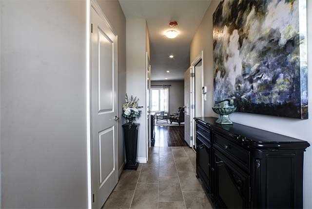 Towns in Hyde Park - Photo 2 of 8