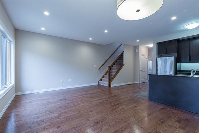 Towns in Hyde Park - Photo 3 of 8