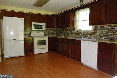 14754 Sherwood Dr - Photo 2 of 5