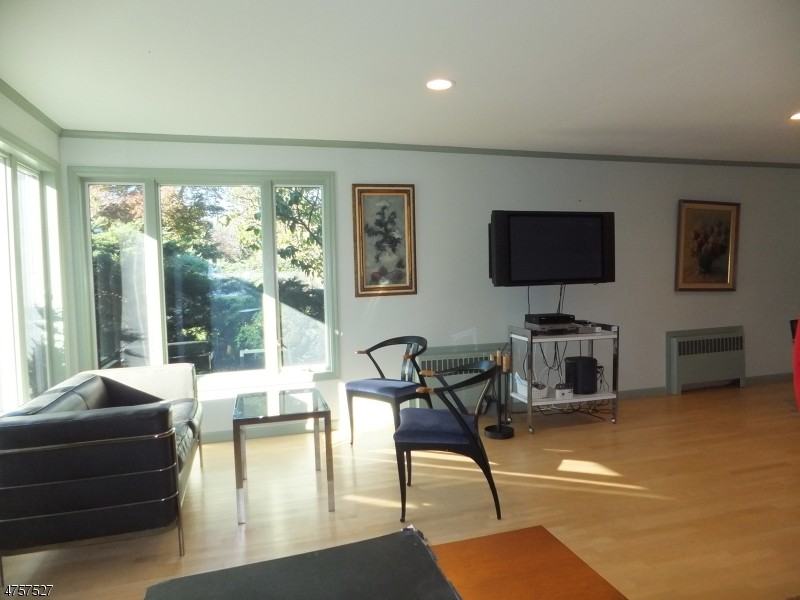 329 Pompton Ave - Photo 3 of 12