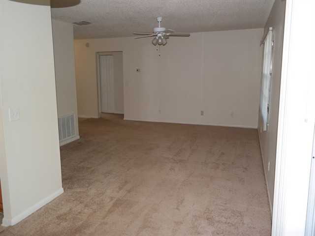 305 Regal Park Dr - Photo 3 of 10