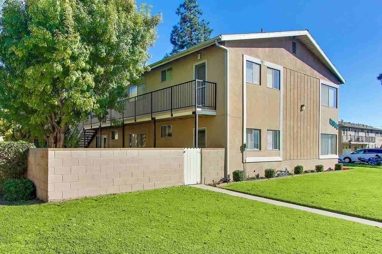 Plaza Peacock - Photo 2 of 9