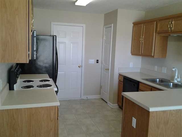 1121 S Hampton Cl - Photo 3 of 9