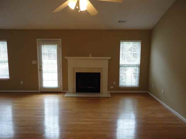 355 Riverside Chase Cir - Photo 3 of 11