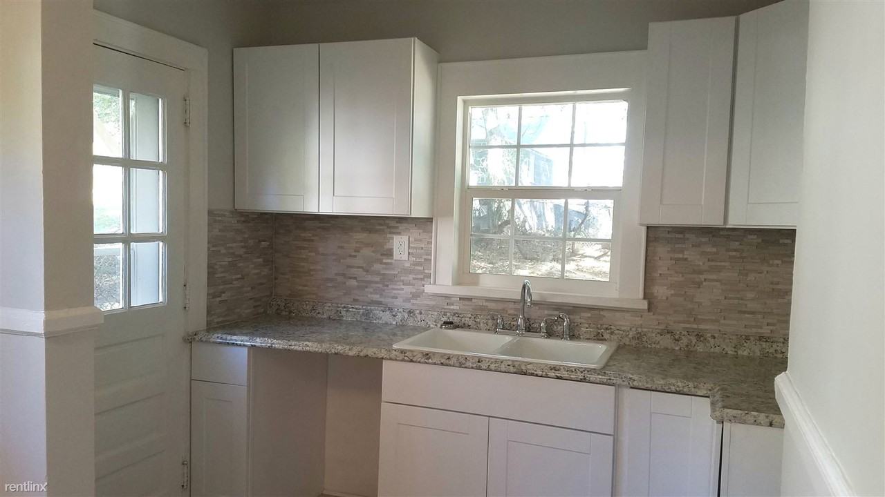 727 Laurel St - Photo 2 of 9