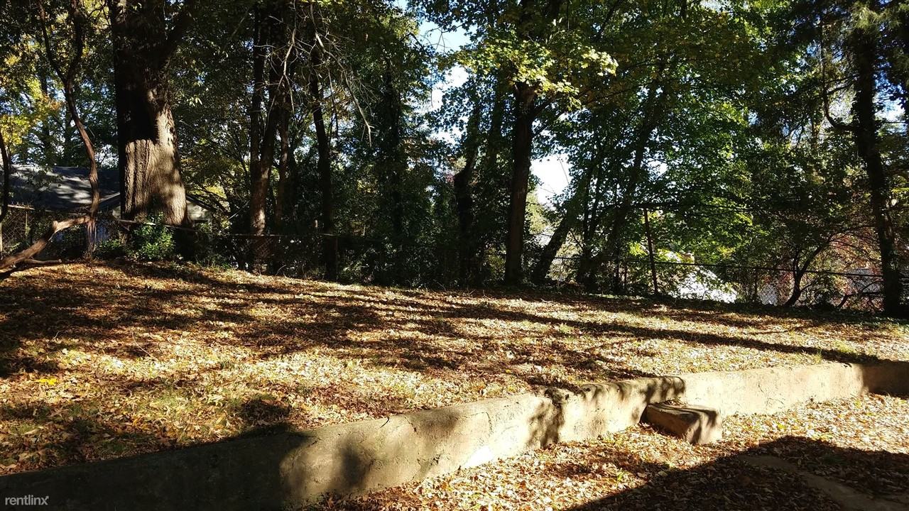 727 Laurel St - Photo 3 of 9