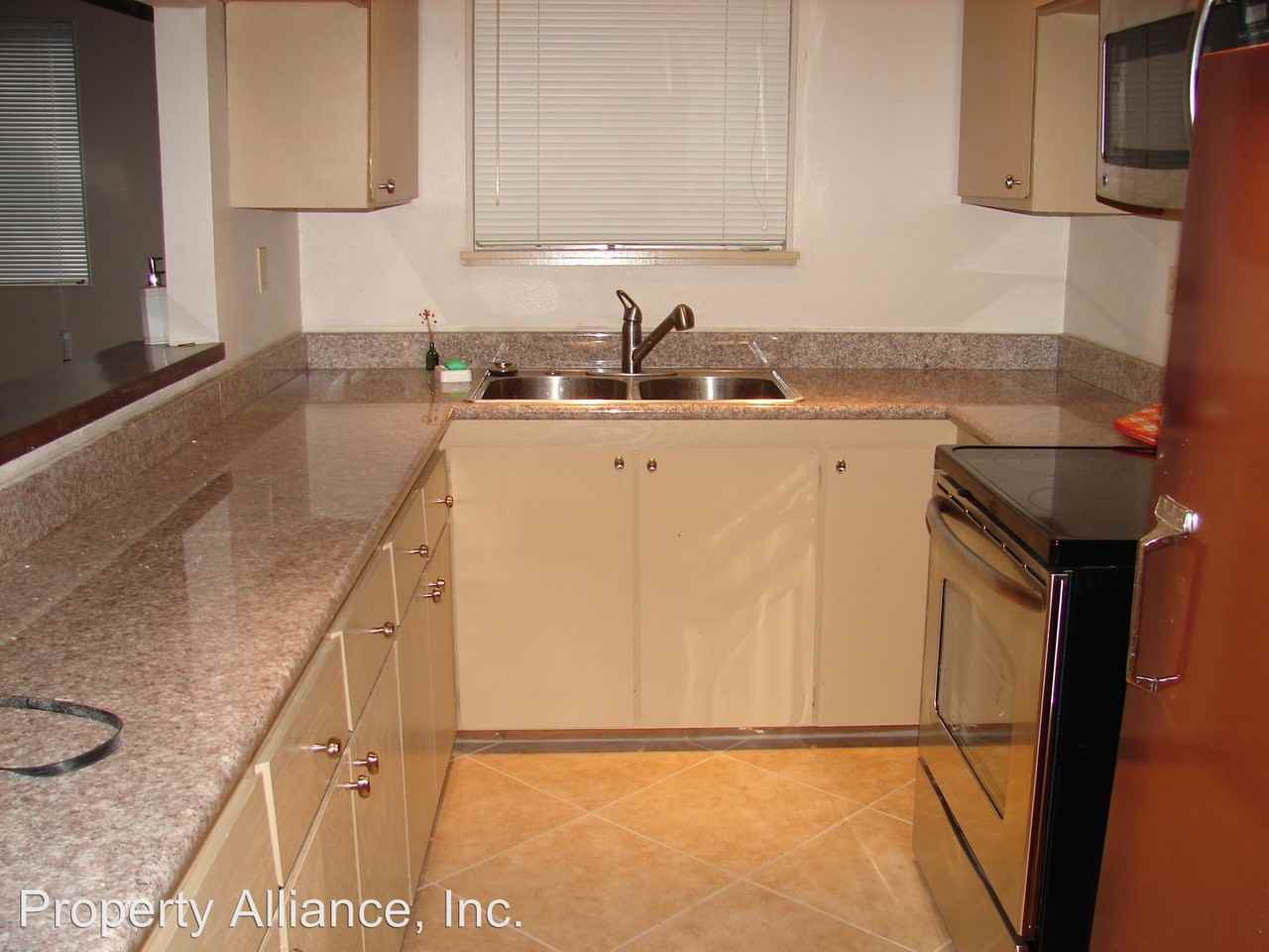 6081 Valley View Ct - Photo 3 of 10