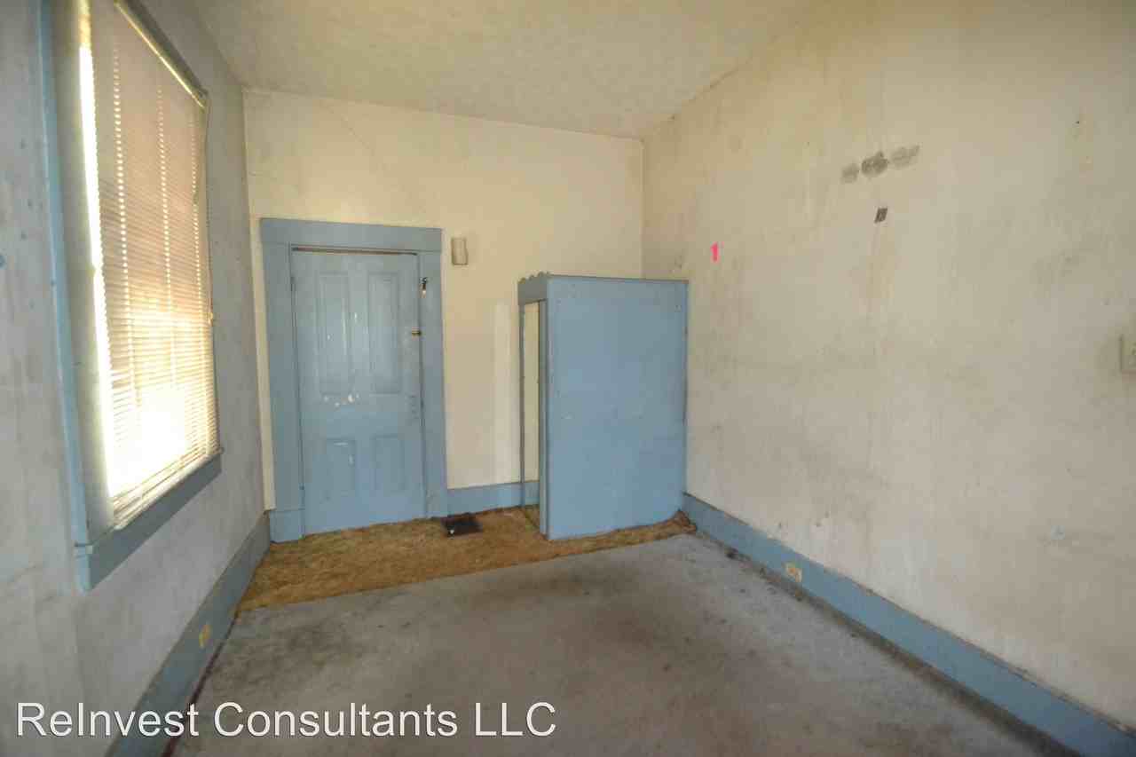 7110 Fairpark Ave - Photo 3 of 11