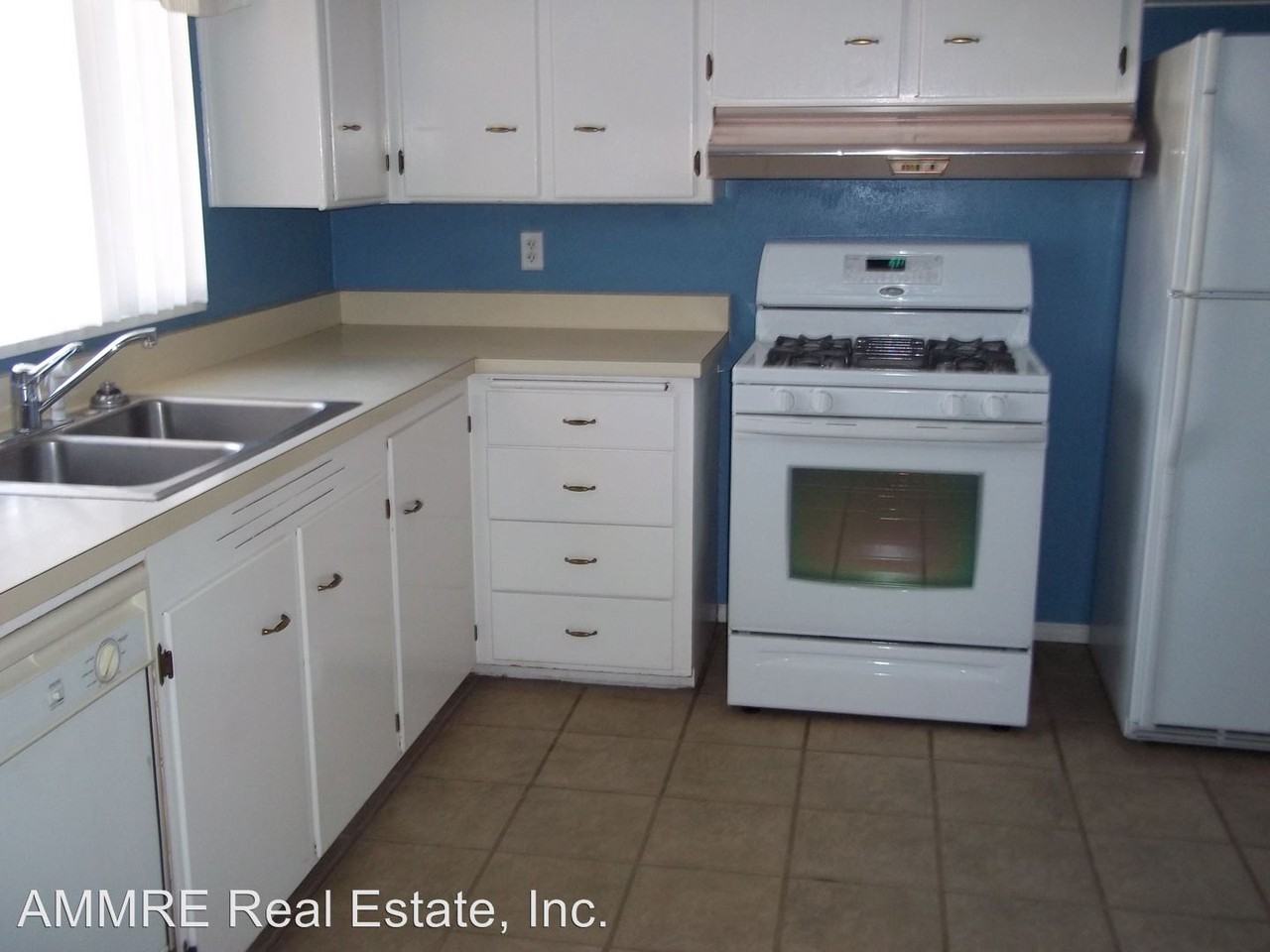 3606 Valencia Dr NE - Photo 2 of 8