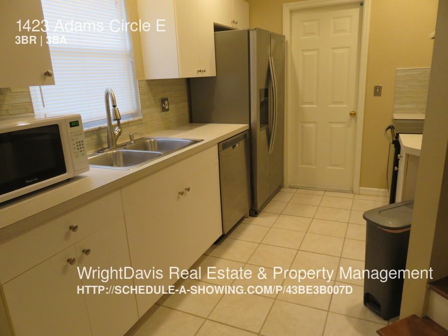 1423 Adams Cir E - Photo 3 of 10