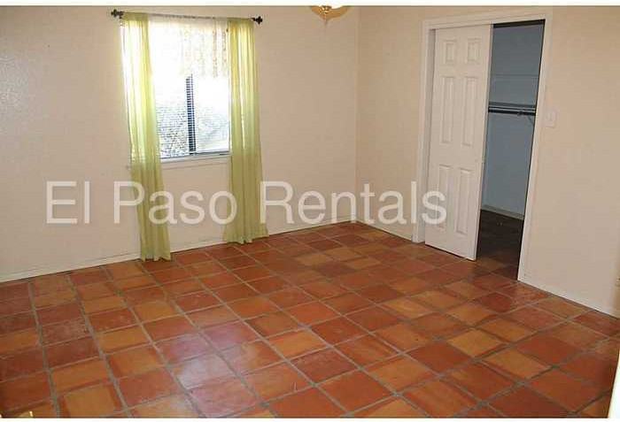 1108 Sun Shadow Dr - Photo 3 of 15