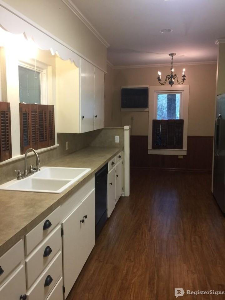 423 Pecan St - Photo 2 of 19