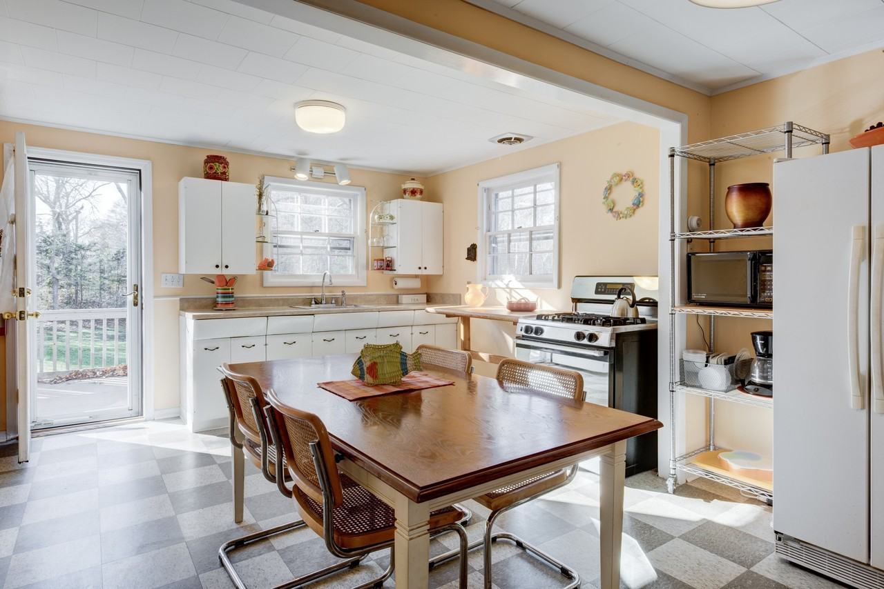 1460 N Oakwood Rd - Photo 3 of 14