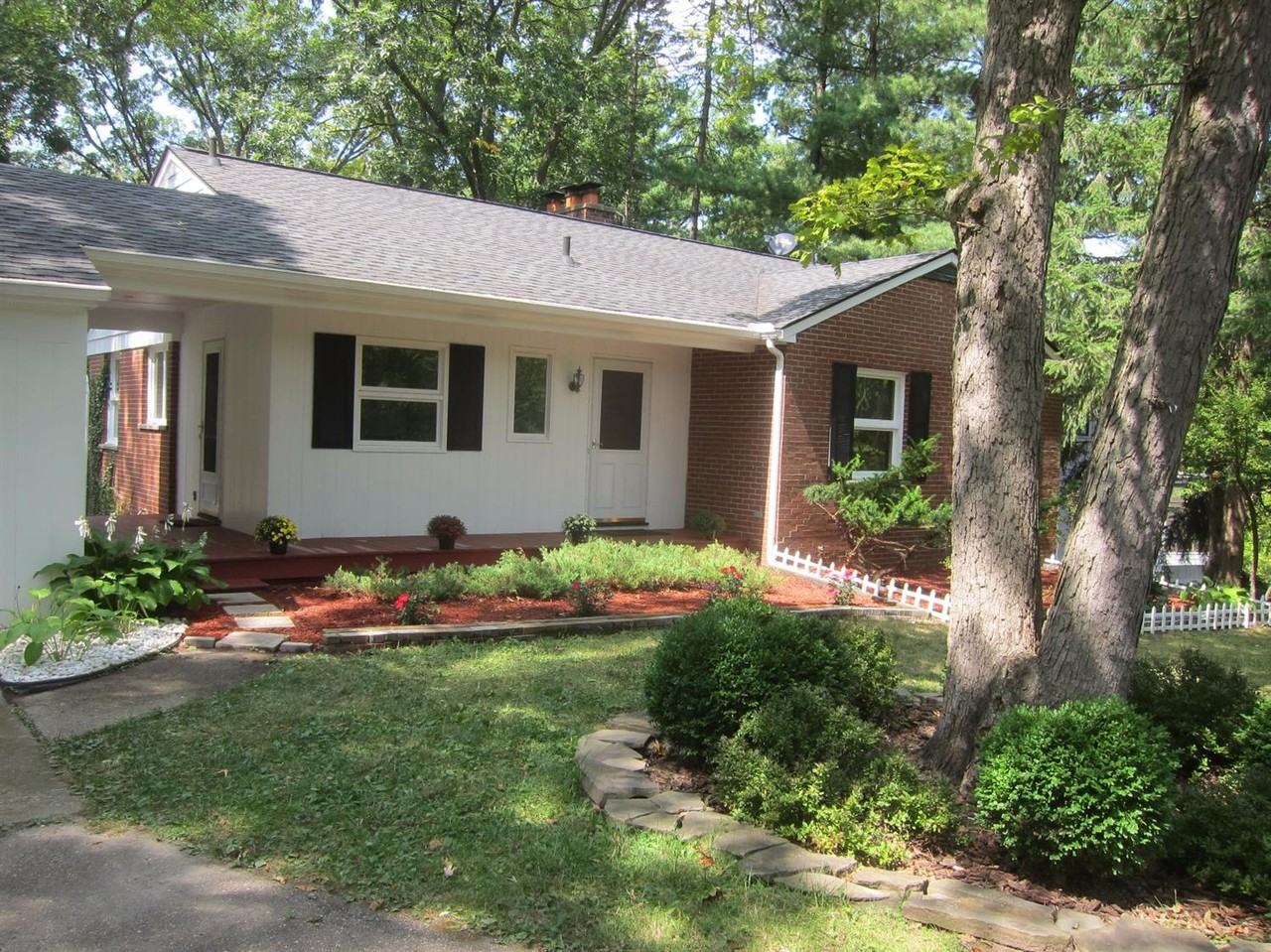 1242 Arlington Blvd - Photo 2 of 33