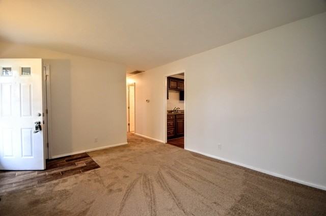429 Ridge Cir - Photo 3 of 10