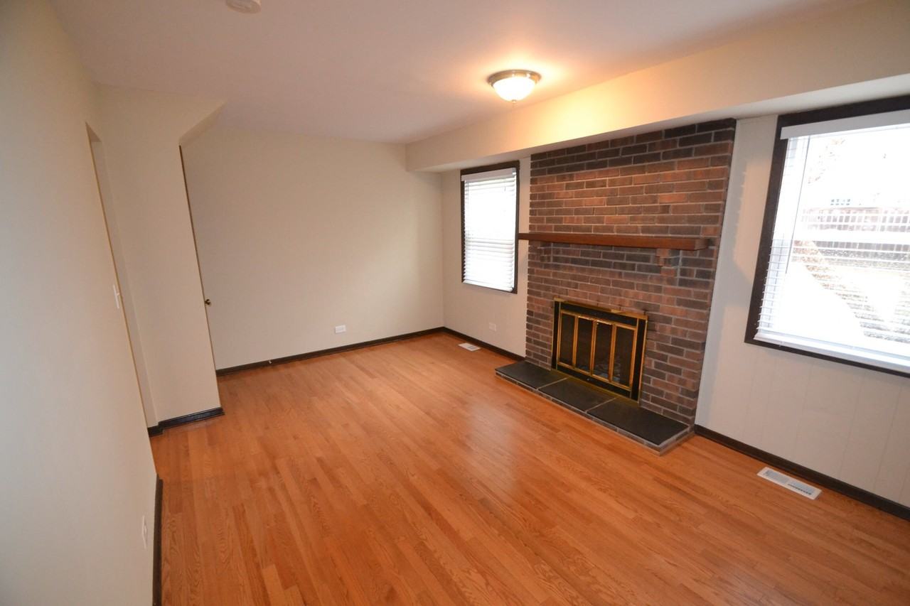 79 Foxcroft Rd - Photo 2 of 5