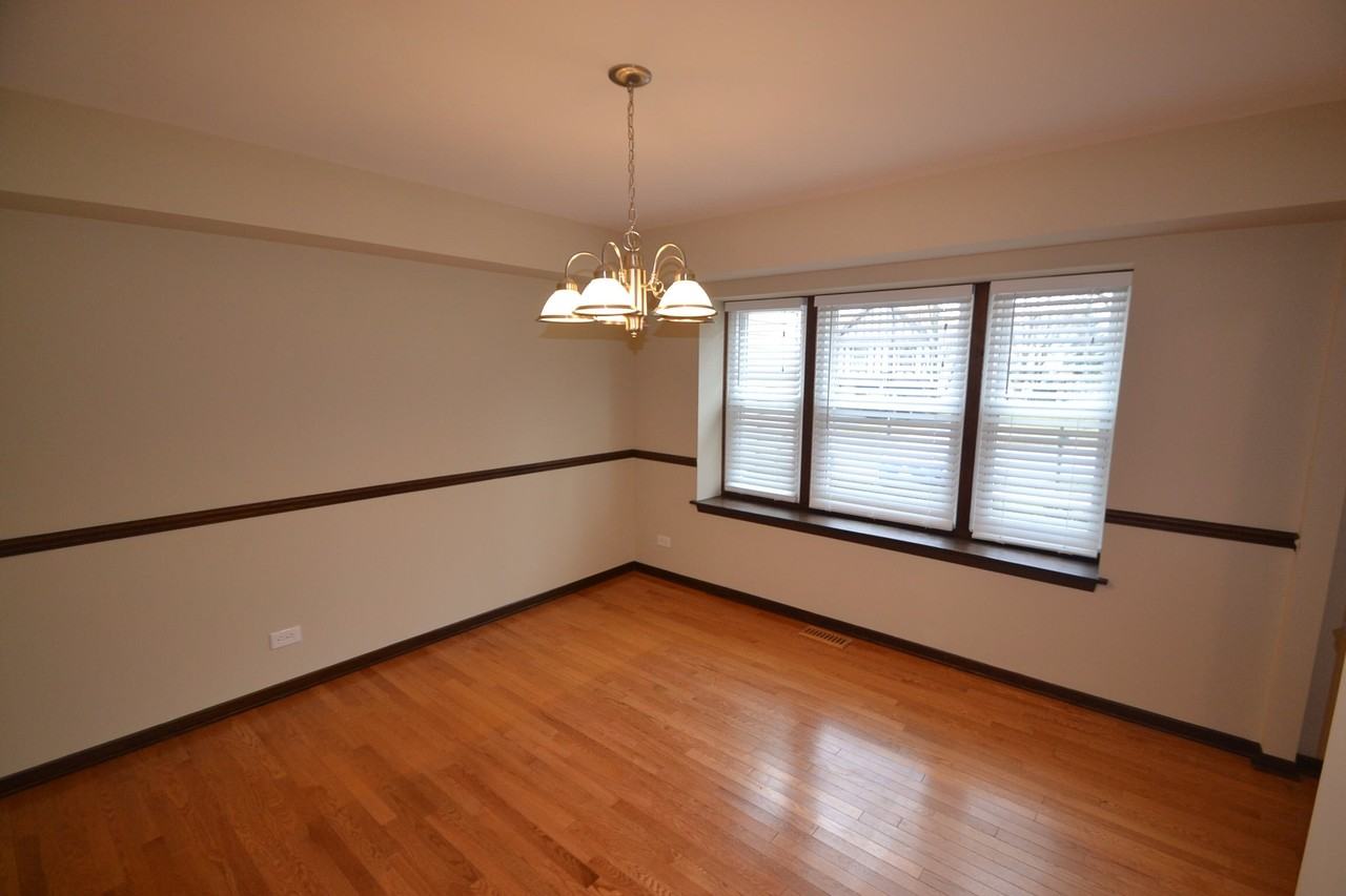 79 Foxcroft Rd - Photo 3 of 5