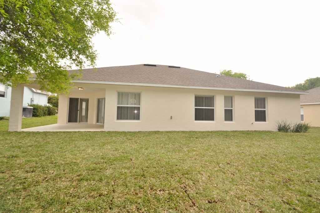 1486 Bent Oaks Blvd - Photo 2 of 10
