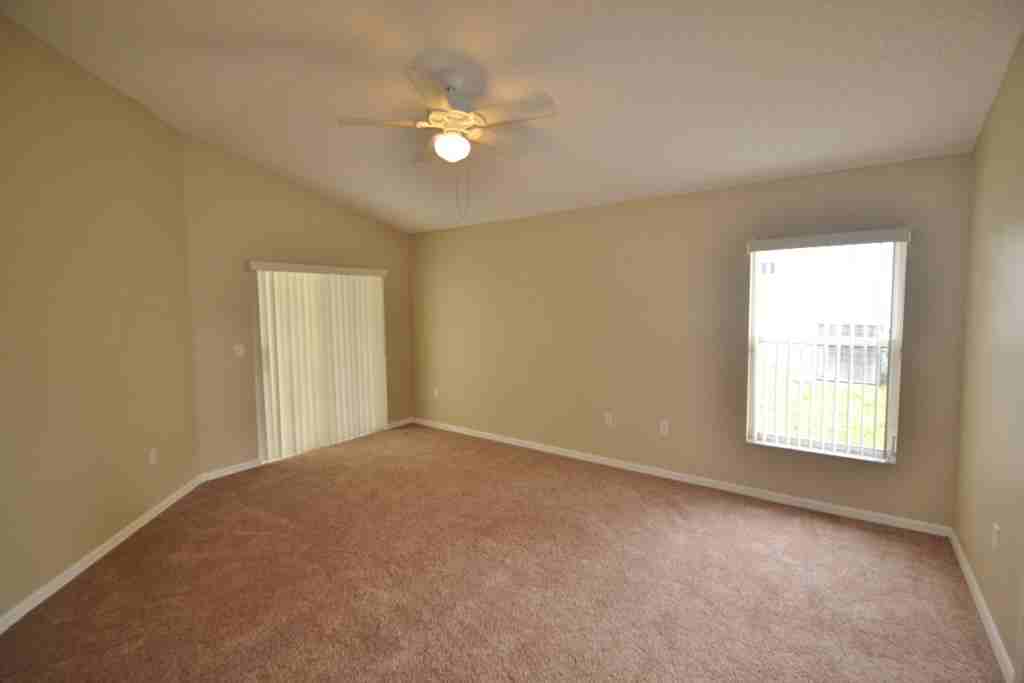1486 Bent Oaks Blvd - Photo 3 of 10