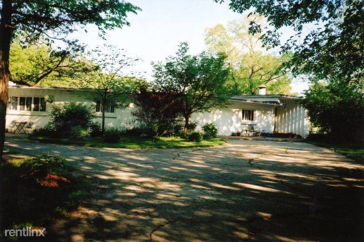 842 W 21st St - Photo 2 of 11