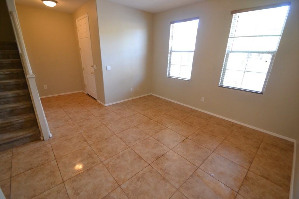 6629 W Hayes St - Photo 2 of 10