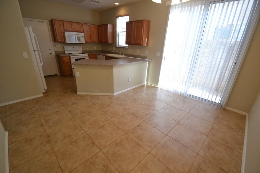 6629 W Hayes St - Photo 3 of 10