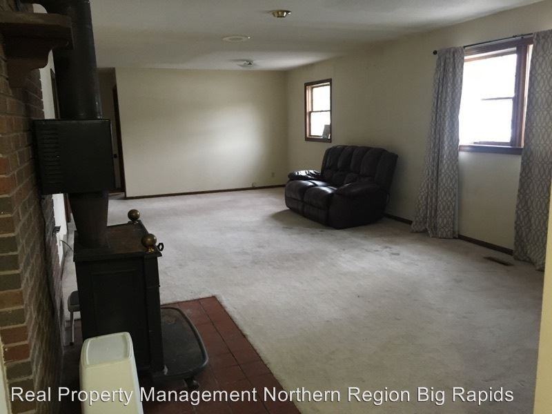 17262 Outer Dr - Photo 2 of 27