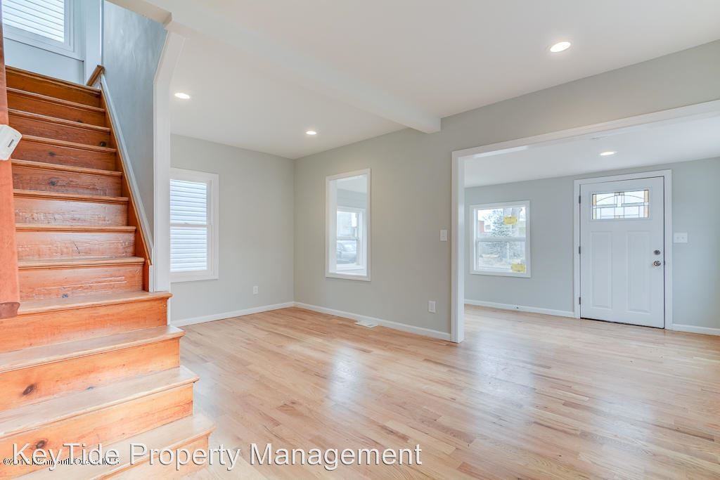 1049 Woodmere Dr - Photo 2 of 17